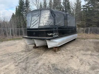 2021 Ponton Legend 27 pied haute game v serie 27 sport pro Équipements: Moteur 225HP Mercury Ponton...