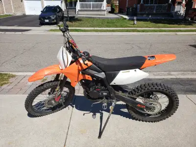Gio dirt bike 250cc 4 stroke 5 speeds manual full size 18/21 inch tires best 250cc on the markets el...