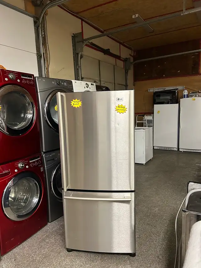 LG Perfect Working Condition Refrigerator 30 days warranty. in Refrigerators in Kitchener / Waterloo - Image 2