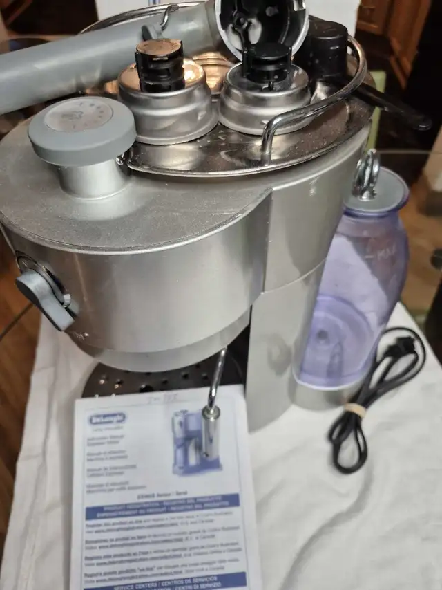 deloghi espresso maker in Coffee Makers in Ottawa - Image 4