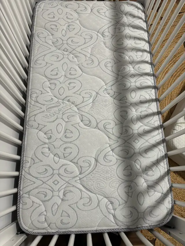 Lit de bébé blanc in Cribs in Gatineau - Image 4
