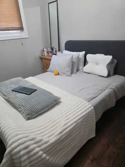 Ideal for female student looking to go to university of Toronto or Centennial College. Nearby go sta...