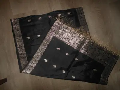 Black scarf, View more