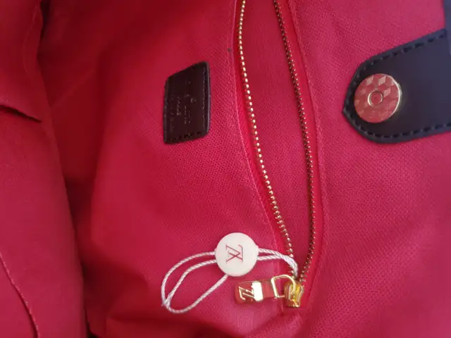 Louis Vuitton Purse in Women's - Bags & Wallets in London - Image 4