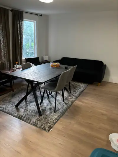 Private Room Available on Quinpool Road – (Females only) Lease Takeover Location: Quinpool Road, Hal...