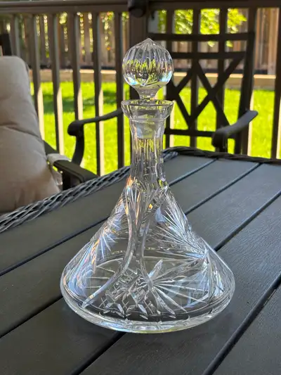 Crystal Decanter pinwheel Starburst pattern, View more