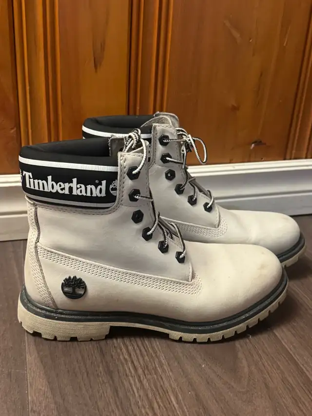 Timberland Women's Light Grey Boots A3840 US 7.5 in Women's - Shoes in Markham / York Region - Image 2