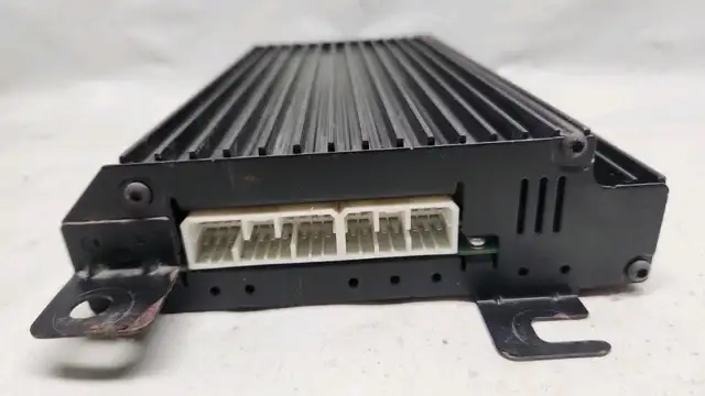 Chrysler/Jeep OEM Infinity audio amplifier536186039232122881