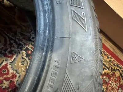 J'offre deux pneu d'hiver maTrek M7, de dimension 215/55R16 93H, idéal pour affronter les conditions...