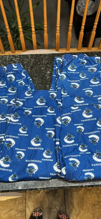 3x Vancouver Canucks pajama bottoms youth XL, View more