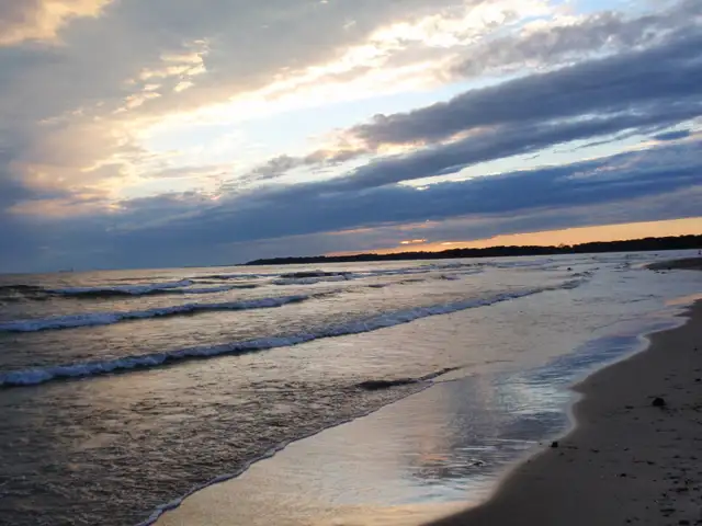 Stunning Waterfront Sherkston Shores Cottage with low fees. in Houses for Sale in St. Catharines - Image 10
