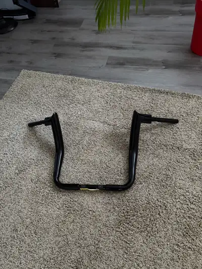 POIGNÉES LONGHORN IRONHOLD 14PO HAUTEUR ET 2PO DIAMÈTRE Servi 1 saison seulement 4K Payé 1036$ + txs...
