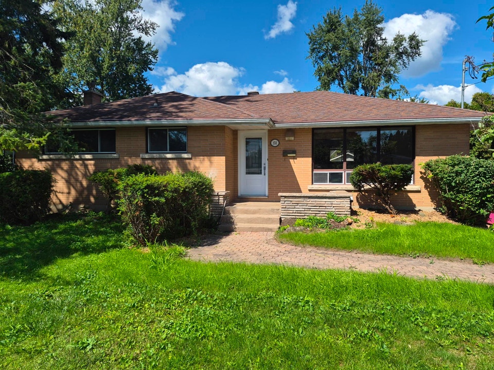 3 bedroom + 1.5 bath home for rent in Riverdale 1