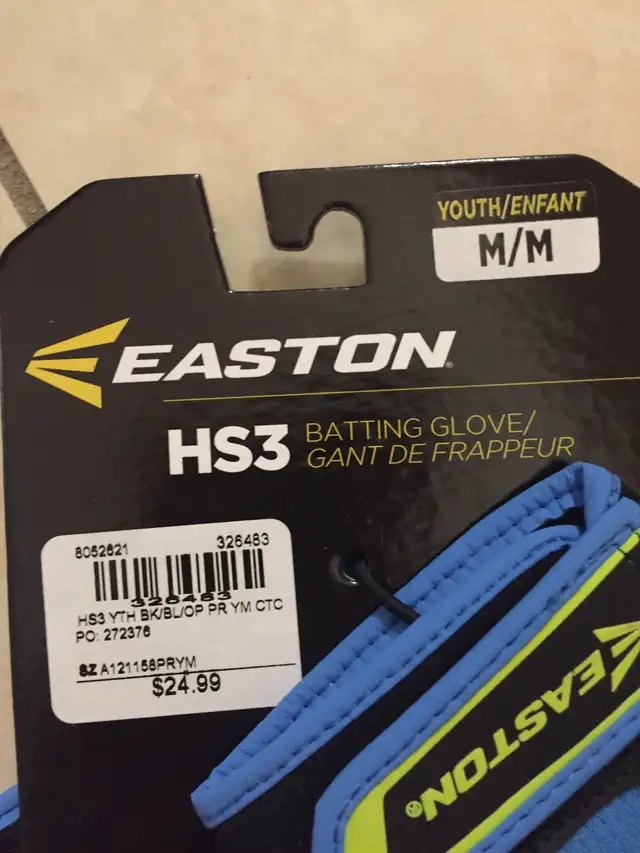 helmets/gloves/bat-new in Baseball & Softball in City of Toronto - Image 6