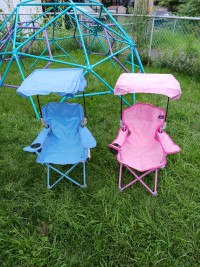 Chaise rose avec toit pour enfant (bleue vendue)
