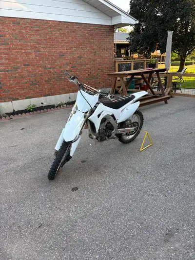 2017 Honda crf 450r Willing to trade for an enclosed trailer Contact with any other questions
