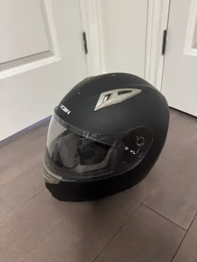 Casque VCAN Taille XL (61cm) Valeur de 160$, offert à moitié prix (négociable) Grafignure sur le côt...