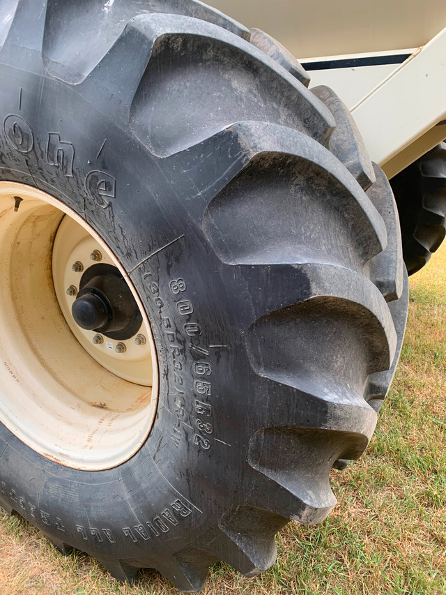 Bourgault 750 Grain Cart in Farming Equipment in Regina - Image 2