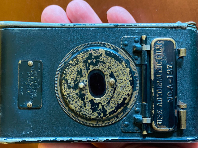 Antique Autographic Eastman Kodak Vest Pocket Camera No A-127 VP in Arts & Collectibles in Oshawa / Durham Region - Image 4