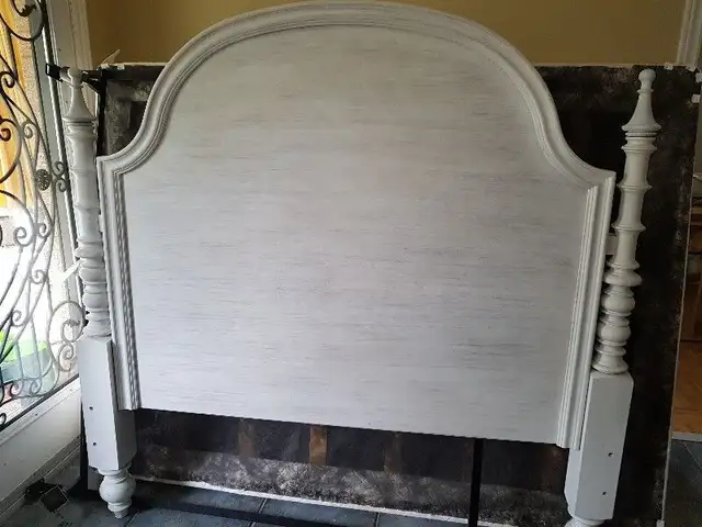 Ornate Antique White high end queen/double head board in Beds & Mattresses in Mississauga / Peel Region - Image 2