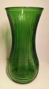 Vintage Hoosier Emerald Green Glass Vase