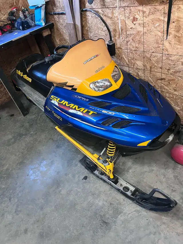 1999 skidoo summit in Snowmobiles in Moose Jaw - Image 3
