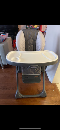  Graco DuoDiner  6-in-1 Highchair