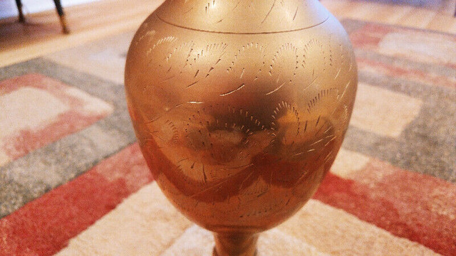 Vase de laiton  / Brass vase dans Art et objets de collection  à Ville de Montréal - Image 2