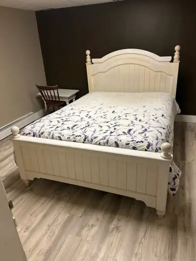 Clean, comfortable room available central New Minas close to the downtown area..shopping, walking an...