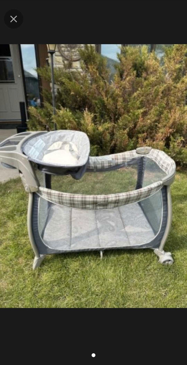 Eddie Bauer Playpen with Carrying Case in Playpens, Swings & Saucers in Mississauga / Peel Region