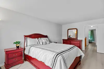 Spacious Master bedroom for rent available on immediately. It is located in Kanata North close to al...