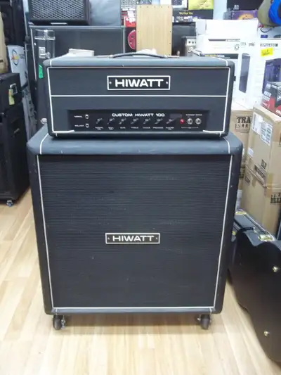 Hiwatt '77 100watt amp + speaker cabinet, View more