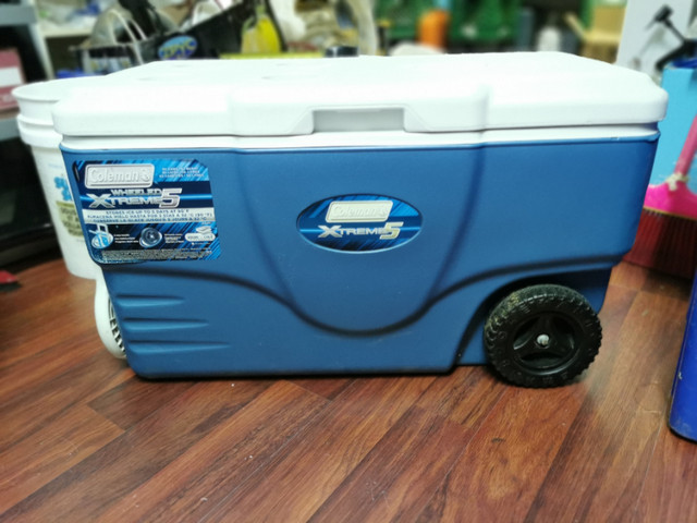 Coleman Wheeled Cooler, 62-Quart/59L in Fishing, Camping & Outdoors in City of Toronto - Image 2