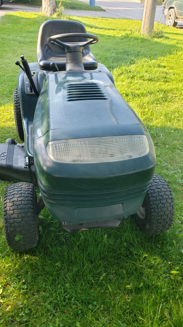 Craftsman riding mower in Lawnmowers & Leaf Blowers in London - Image 2
