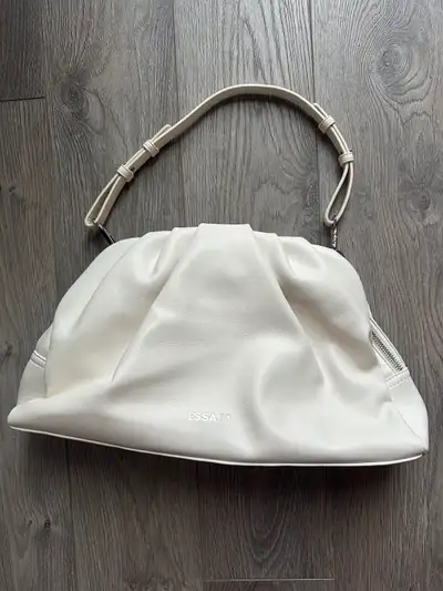 Saccoche ESSAIM blanche - jamais utilisée, View more