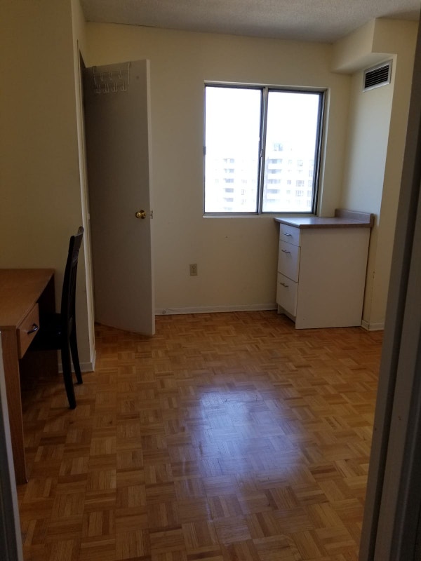 Room available for rent in Scarborough near (Finch/Mccowan)July Room