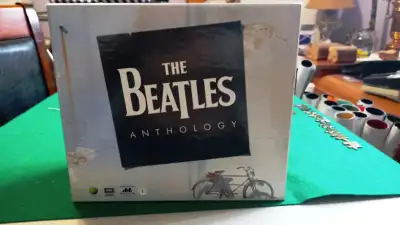 Coffret BEATLES ANTHOLOGY en VHS, 8 cassettes, View more