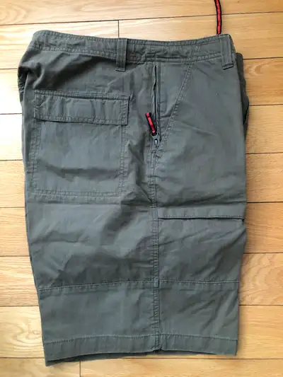 Mens GAP shorts, khaki colour, size MM 32/34 - like new, View more