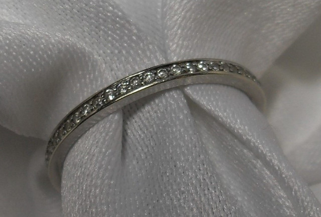 14k white gold eternity wedding ring - Size 9 (Cannot be sized) in Jewellery & Watches in Bedford