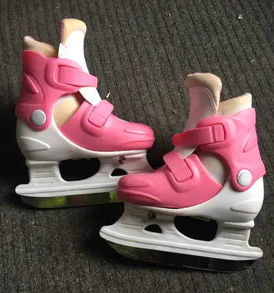 Patin pour fille enfant grandeur ajustable de 10 a 13 $$$20, View more