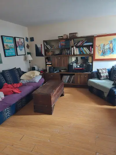 2 bedrooms in 3BDRM apartment