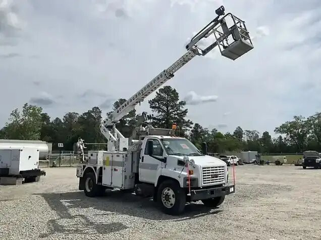 2009 GMC C8500 Altec AT40C Cable Placing Bucket Truck in Other in Renfrew - Image 3