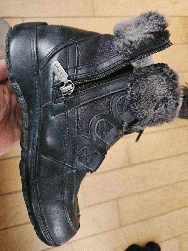Bottes d'hiver (femmes 6 1/2 W) empeigne cuir in Women's - Shoes in Laval / North Shore - Image 7