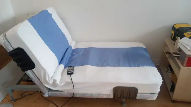 lit simple électrique gravité 0 in Beds & Mattresses in Longueuil / South Shore - Image 3