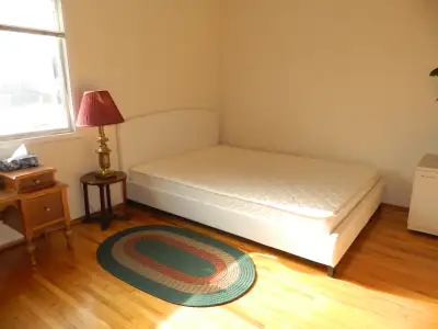 A SPACIOUS, BRIGHT, SUNNY BEDROOM, IN DELUXE HOUSE IN THE SOUTH KITSILANO AREA OF VANCOUVER'S WEST S...