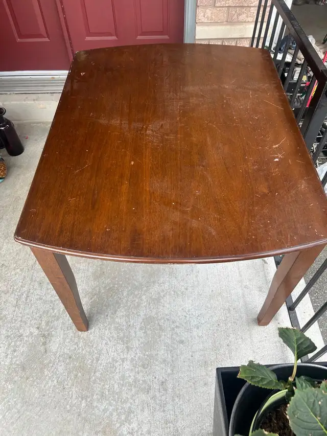wood table 