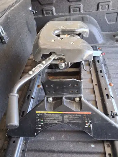 Curt 20K 5thwheel hitch, 1 year old.