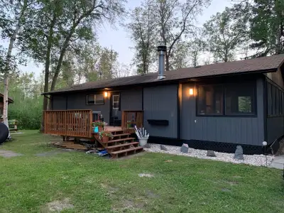 Gorgeous Cabin Spruce Sands  N of Gimli!  Weeks just open!, View more