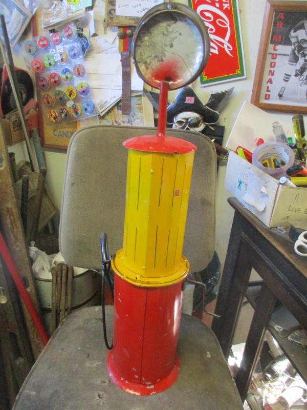SHABBY CHIC FOLK ART SHELL GAS PUMP BOWSER $80 MANCAVE DECOR in Home Décor & Accents in Winnipeg - Image 4