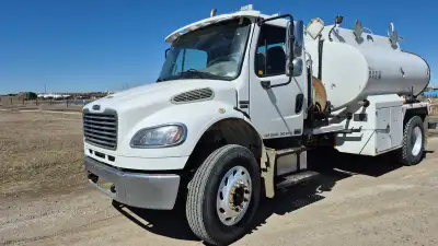 2005 freightliner, std transmission , air brakes, recent safety and VKIP, myers aplex triplex hydrau...